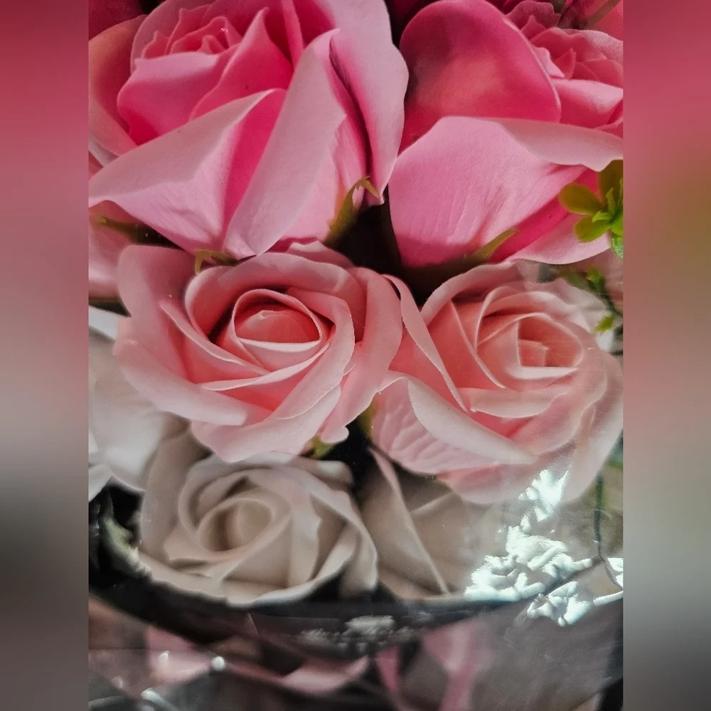 New In BOX! 18 Pcs Eternal Rose Soap Flower Bouquet PINK WHITE RED